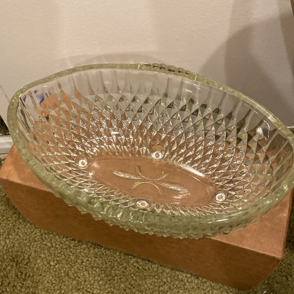 very nice oval indiana glass footed server so perfect!! - Picture 2 of 5